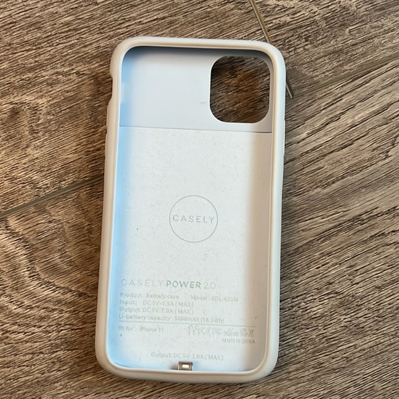 Casely Power 2.0 Battery-powered charging case - Picture 3 of 4